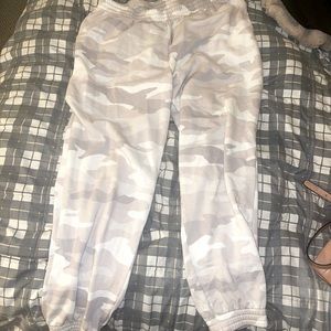 VS Pink grey camo sweatpant